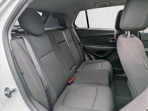 Used 2020 Chevrolet Trax LT FWD image 19