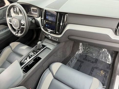 Used 2022 Volvo XC60 B5 R-Design w/ Advanced Package image 13