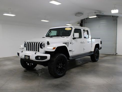 Used 2023 Jeep Gladiator Overland image 4