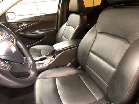 Used 2017 Chevrolet Malibu Premier w/ Premier Sun and Wheel Package FWD image 10