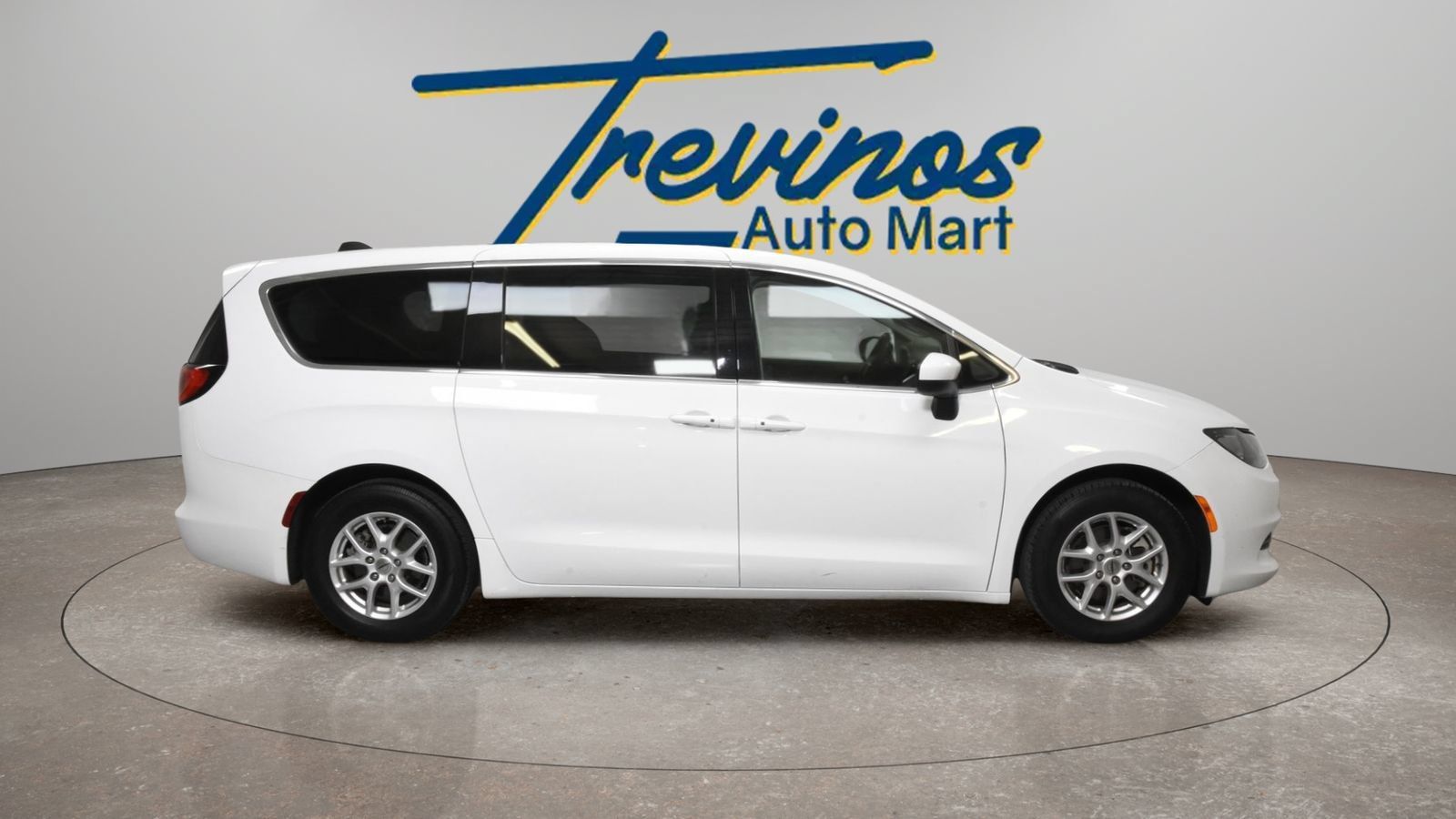 Used 2023 Chrysler Voyager LX FWD image 5