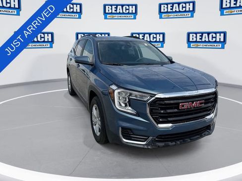 Used 2024 GMC Terrain SLE w/ Driver Convenience Package FWD image 2