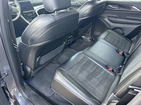 Used 2023 Jeep Grand Cherokee Altitude AWD/4WD image 21