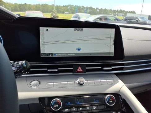 Used 2025 Hyundai Elantra Limited FWD image 15