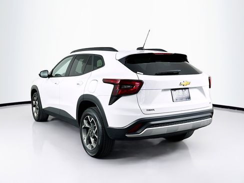 Used 2025 Chevrolet Trax LT w/ LT Convenience Package FWD image 5