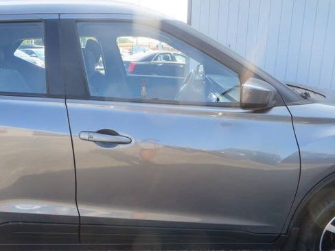 Used 2018 Nissan Kicks SV FWD image 40
