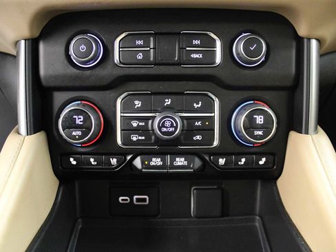 Used 2023 Chevrolet Tahoe Premier AWD/4WD image 40