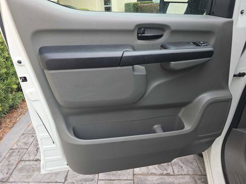 Used 2020 Nissan NV 2500 SV image 9