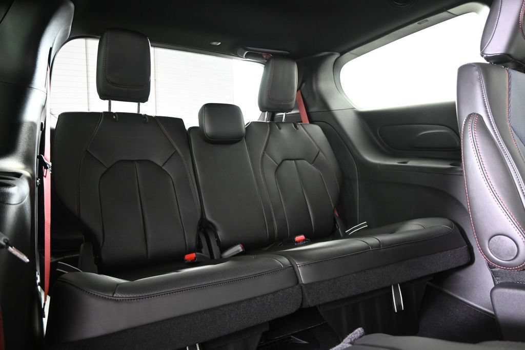 New 2027 Chrysler Pacifica Select AWD/4WD image 15