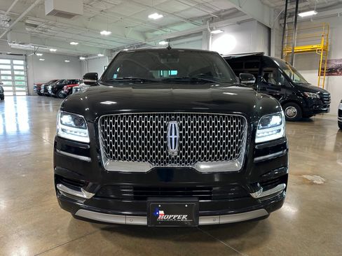 Used 2021 Lincoln Navigator Reserve w/ Luxury Package AWD/4WD image 2