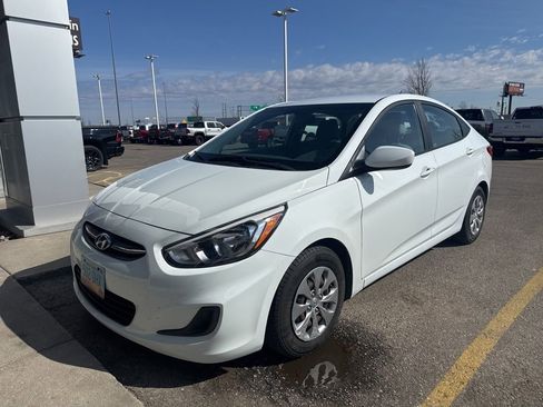 Used 2017 Hyundai Accent SE image 3