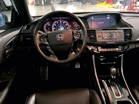 Used 2017 Honda Accord Sport image 5