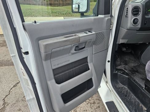 Used 2010 Ford E-350 and Econoline 350 Super Duty image 22
