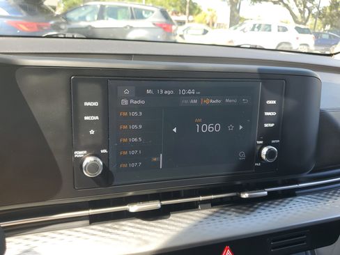 Used 2022 Kia Carnival LX image 23