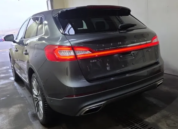 Used 2018 Lincoln MKX Reserve w/ Luxury Package AWD/4WD image 2