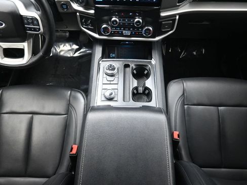 Used 2024 Ford Expedition XLT image 33