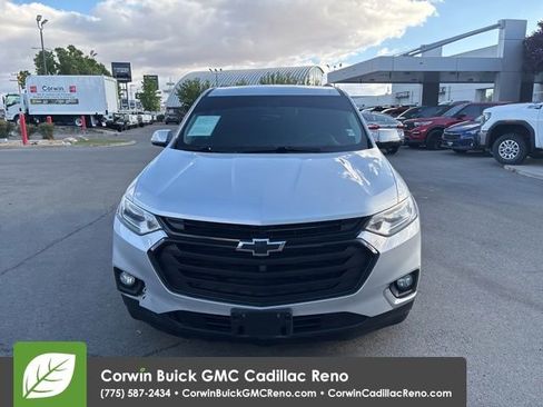 Used 2018 Chevrolet Traverse LT w/ LPO, Black Accent Package AWD/4WD image 3