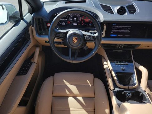 Certified 2025 Porsche Cayenne Coupe image 21