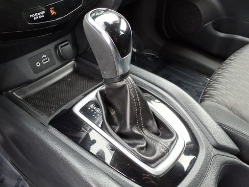 Used 2019 Nissan Rogue S AWD/4WD image 17