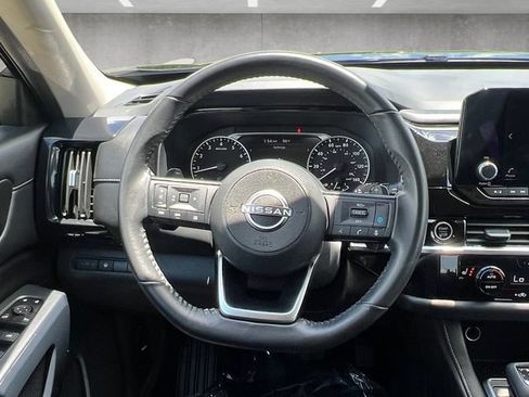 Used 2024 Nissan Pathfinder SV FWD image 21
