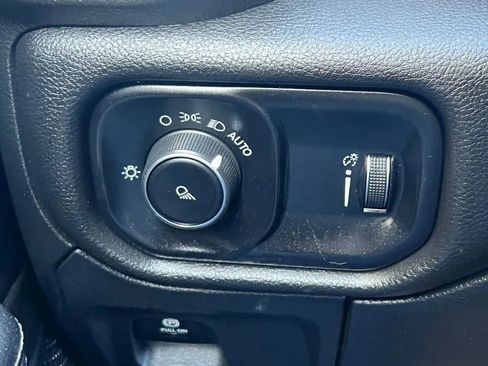 Used 2024 RAM 1500 Laramie RWD image 46