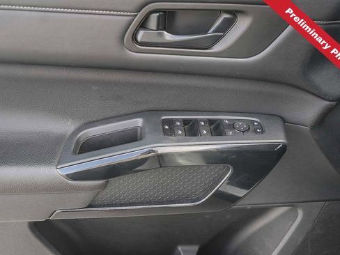 Used 2024 Nissan Pathfinder SV FWD image 15
