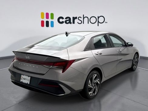 Used 2025 Hyundai Elantra Sport image 5