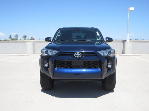 Used 2021 Toyota 4Runner SR5 AWD/4WD image 3
