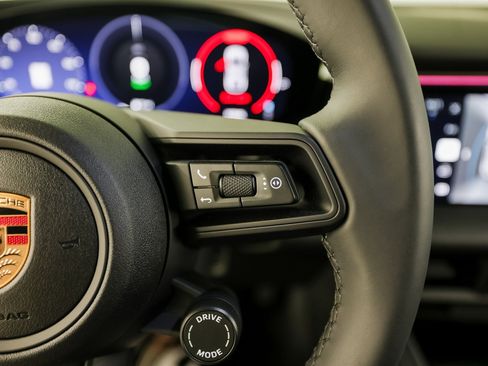 New 2025 Porsche Macan Electric image 16