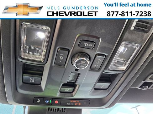 Certified 2025 Chevrolet Suburban High Country AWD/4WD image 37