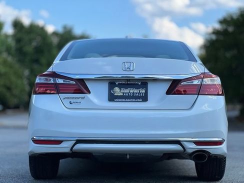 Used 2017 Honda Accord EX image 6