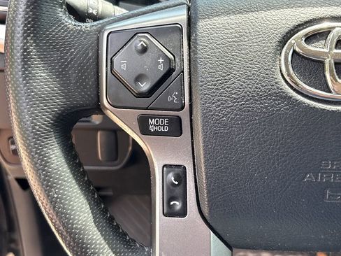 Used 2017 Toyota Tacoma SR5 w/ Tow Package RWD image 18