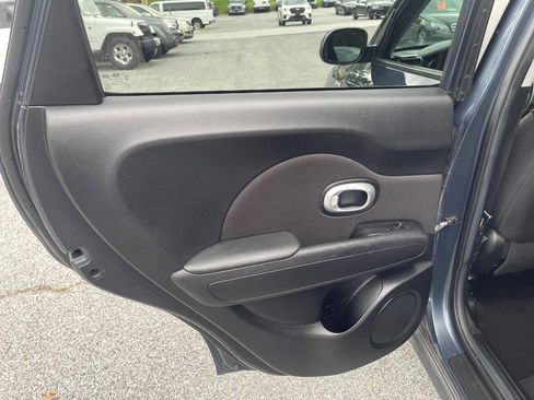Used 2016 Kia Soul + FWD image 21