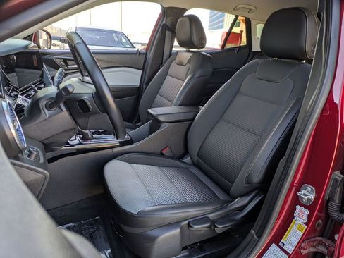 Used 2025 Chevrolet Trax LT w/ LT Convenience Package image 23