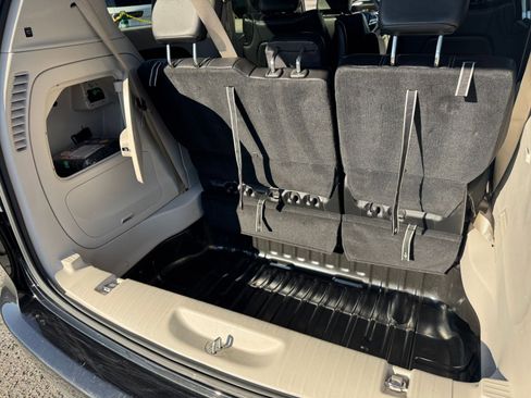 Used 2023 Chrysler Pacifica Touring-L image 33