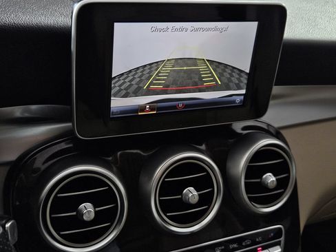 Used 2019 Mercedes-Benz GLC 300 4MATIC w/ Premium Package image 11
