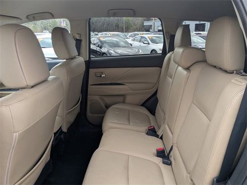 Used 2018 Mitsubishi Outlander SEL image 13
