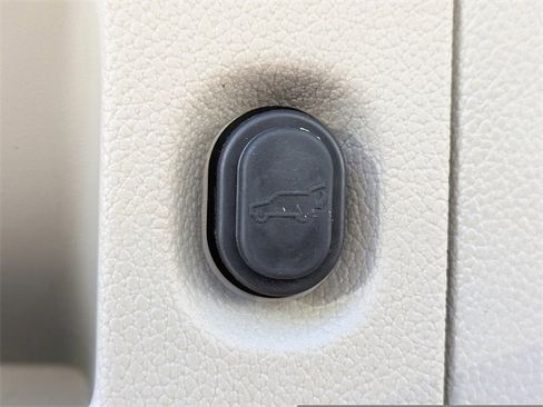 Used 2019 Cadillac Escalade Premium Luxury w/ LPO, Radiant Package image 13