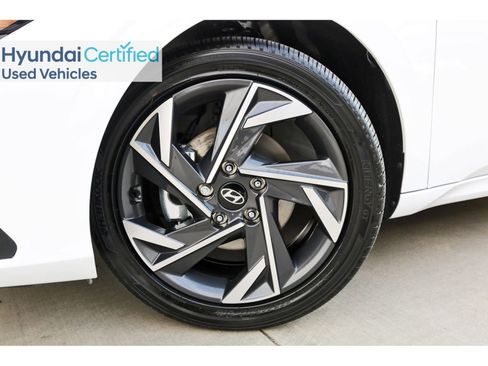 Certified 2025 Hyundai Elantra SEL FWD image 32