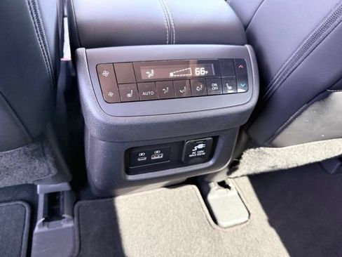 Certified 2024 Nissan Pathfinder Platinum AWD/4WD image 19