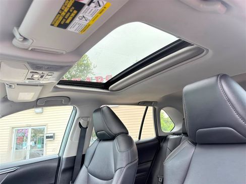 Used 2021 Toyota RAV4 XLE Premium FWD image 16