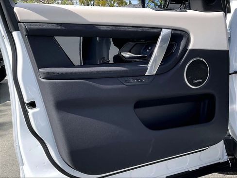 Used 2025 Land Rover Discovery Sport S image 24