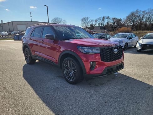 Used 2025 Ford Explorer ST-Line w/ ST-Line Street Pack image 17