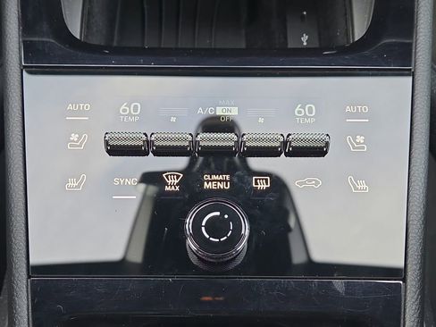 Certified 2024 Porsche Cayenne AWD/4WD image 13