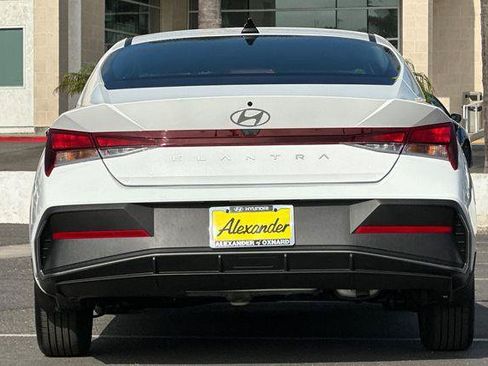 Certified 2026 Hyundai Elantra SE FWD image 5