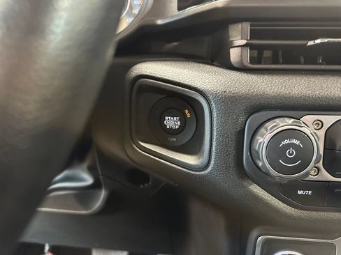 Used 2025 Jeep Gladiator Sport AWD/4WD image 22