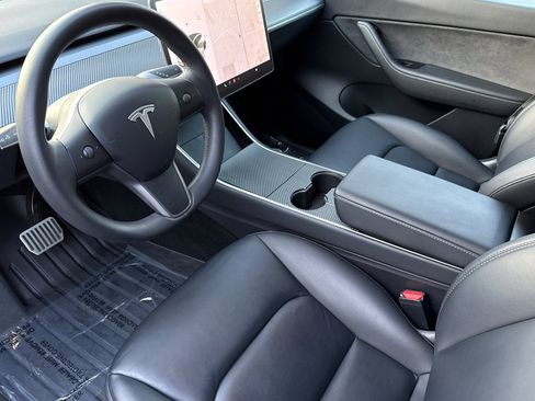 Used 2020 Tesla Model Y Long Range image 11