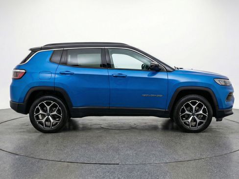 Used 2025 Jeep Compass Limited AWD/4WD image 11