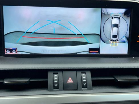 Used 2019 Lexus ES 350 Ultra Luxury w/ Accessory Package 2 FWD image 10