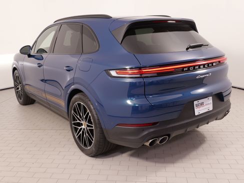 Used 2024 Porsche Cayenne S AWD/4WD image 19